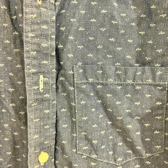 American Eagle Medium Prep Fit Shirt - Picture 4 of 4